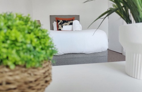 Weston on Trent Casa | Coventry Comfort: 5-Bedroom Home