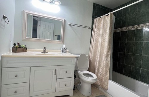 Newington Apartamento | Cozy 2-bedroom Basement apartment in charming Lorton near DC