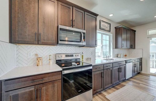 Aurora Casa | Elegant and Immaculate 3,260 Sq.ftnHome in Adonea, Aurora with Free WiFi and AC.