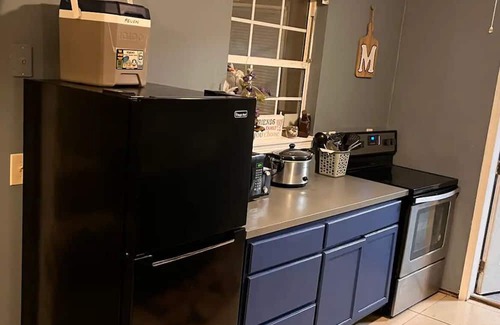 Northside Casa | The Blue House! Charming 3-bedroom house in marvelous Jacksonville with AC, WiFi