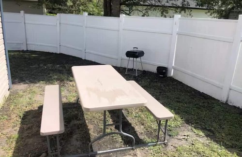 Northside Casa | The Blue House! Charming 3-bedroom house in marvelous Jacksonville with AC, WiFi