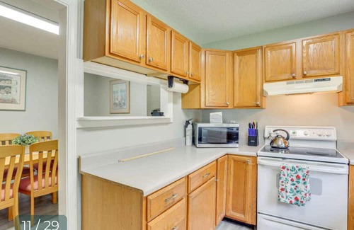 Little River Casa | Spacious 3 bedroom house in Little River. WiFi, AC, pool near Cherry Grove beach