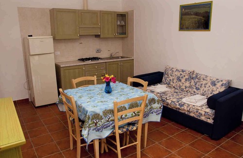 Follonica Apartamento | Holiday apartment with pool and sun loungers
