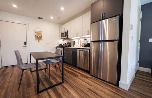 Brewerytown Apartamento | Imagine a stylish escape in Glenwood, the epitome of urban luxury