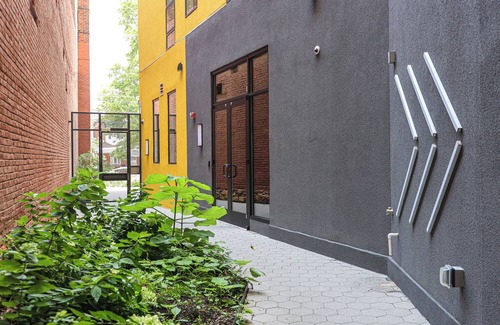 Brewerytown Apartamento | Imagine a stylish escape in Glenwood, the epitome of urban luxury