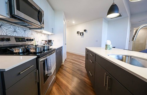 Brewerytown Apartamento | Imagine a stylish escape in Glenwood, the epitome of urban luxury