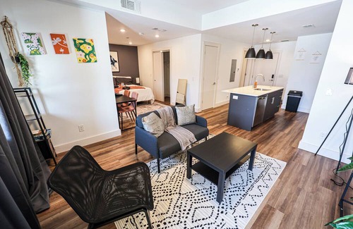 Brewerytown Apartamento | Imagine a stylish escape in Glenwood, the epitome of urban luxury