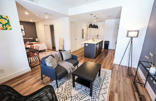 Brewerytown Apartamento | Imagine a stylish escape in Glenwood, the epitome of urban luxury