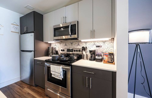 Brewerytown Apartamento | Imagine a stylish escape in Glenwood, the epitome of urban luxury