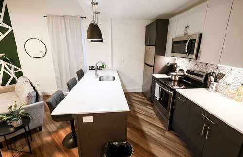 Brewerytown Apartamento | Imagine a stylish escape in Glenwood, the epitome of urban luxury