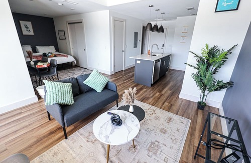 Brewerytown Apartamento | Imagine a stylish escape in Glenwood, the epitome of urban luxury