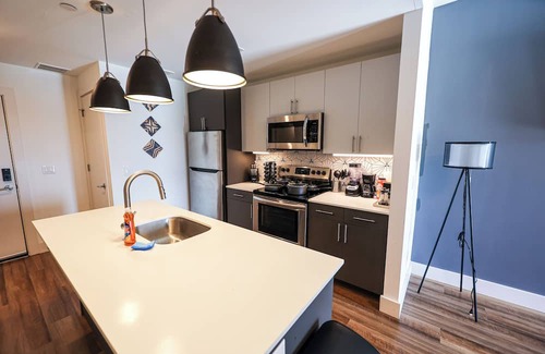 Brewerytown Apartamento | Imagine a stylish escape in Glenwood, the epitome of urban luxury