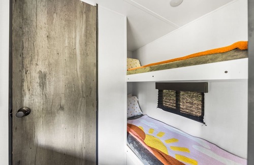 Holmes County Casa | ‘ Adventure Awaits’: 21ft Lightweight Travel Camper