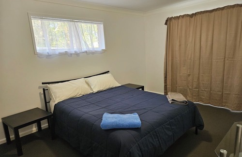 Eagleby Casa | Logan Hospital & Dreamworld not too far away. Quiet area. Carers must Disclose