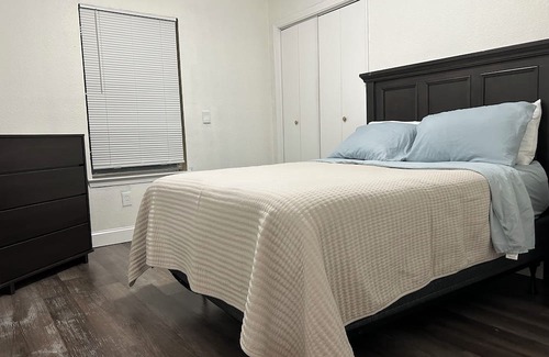 South Arlington Casa | Charming 2-bedroom townhome in welcoming Arlington with AC, WiFi