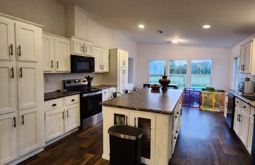 Smith County Casa | 3-bedroom house in tranquil Lindale with AC, WiFi. Enjoy a peaceful getaway