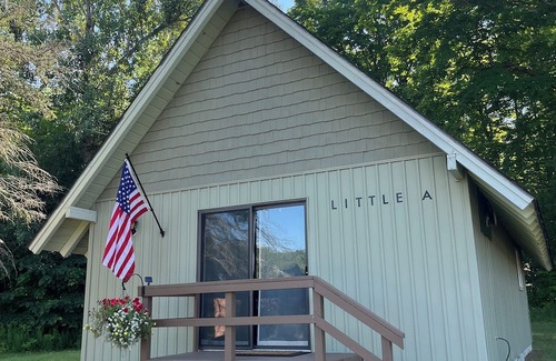Northeast Michigan Chalet De Esquí | Cozy chalet in marvelous Harrietta with WiFi. On Orv and Snowmobile trails.