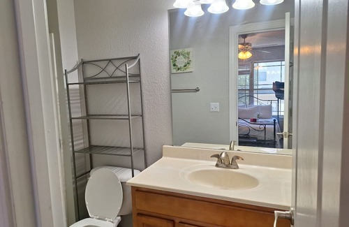 Kansas City Casa | Charming townhome with WiFi, AC, fitness room in fabulous Kansas City