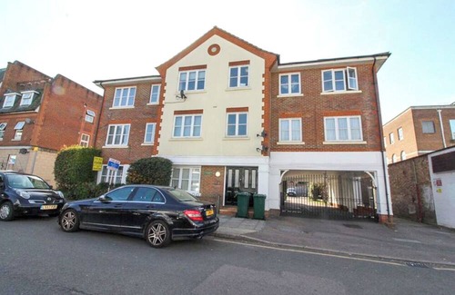 Barnet Apartamento | Entire apartment in London - Free Gated Parking