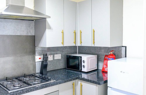 Barnet Apartamento | Entire apartment in London - Free Gated Parking