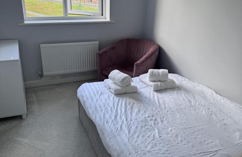 Llanedy Casa | Tranquil Retreat in Swansea Countryside