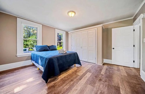 Southern Coast Apartamento | Charming 2bedroom apartment with WiFi and fitness room in heart of downtown Saco