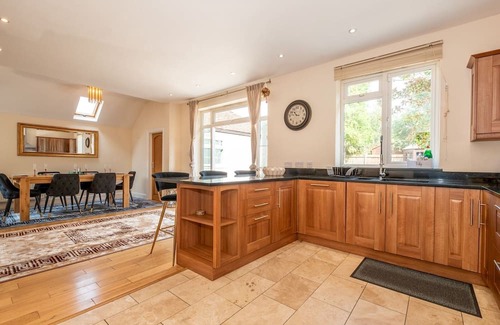 Coombe Vale Casa | Spacious serenity - large family home near city | Pass The Keys
