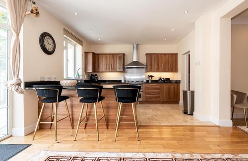 Coombe Vale Casa | Spacious serenity - large family home near city | Pass The Keys