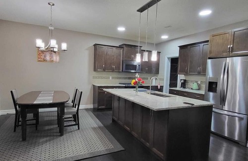 Southeast Edmonton Casa | Imagine Relaxing in a Beautiful Home!