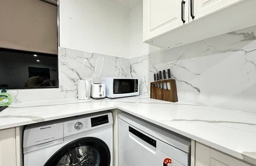 East Brisbane Casa | KozyGuru | East Brisbane | Renovated 3 Bedroom