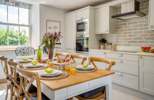 Monmouth Casa | The Cart Shed - Three Bedroom House, Sleeps 5