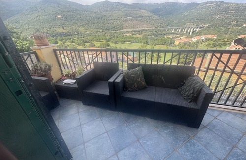 Castellaro Apartamento | Apartment 'Family' with Private Terrace, Shared Garden and Wi-Fi