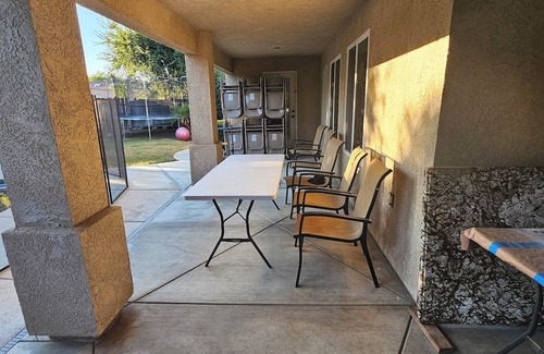 Clovis Casa | Spacious 4-bedroom house in delightful Clovis with WiFi, AC, Pool, Patio