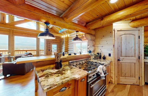 Fort Valley Casa | Luxury log cabin home with large deck, loft, mountain views, & grill