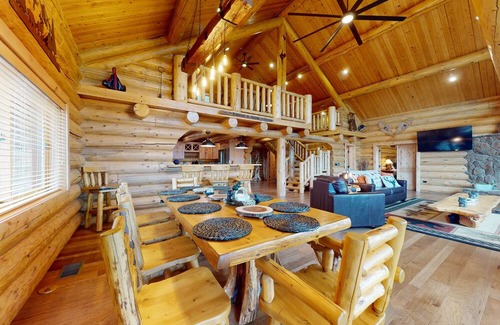 Fort Valley Casa | Luxury log cabin home with large deck, loft, mountain views, & grill