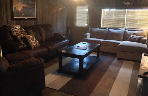 La Grange Cabina | Rustic Country Getaway cabin in Arkansas - 2 bedrooms