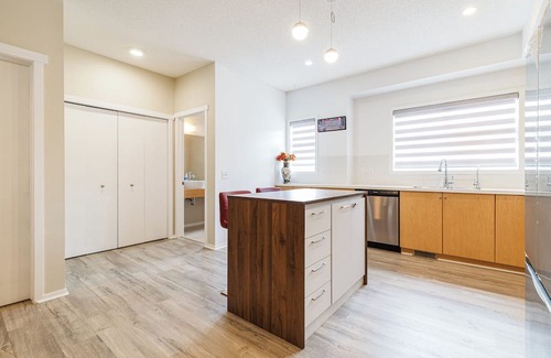 Evanston Casa | Elegant 4-Bedroom Home in a Quiet and Peaceful Community | Free Parking