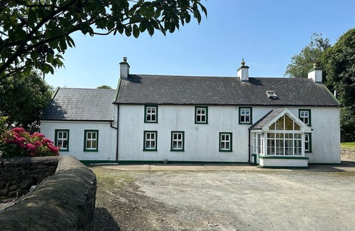 Hook Head Casa | Gorgeous renovated farmhouse with sweeping views of lush farmland!