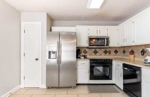 Antioch Casa | Charming 3BR Antioch Retreat with Fireplace