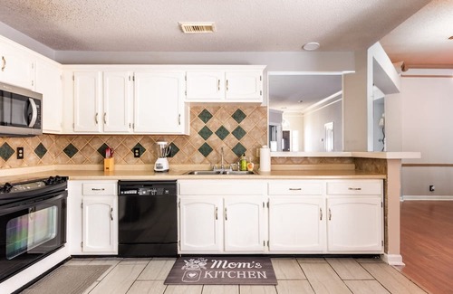 Antioch Casa | Charming 3BR Antioch Retreat with Fireplace