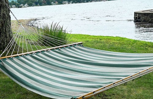 Warren County Cabaña | Charming 2-bedroom Lake George Cottage on East Side w/Wifi & AC