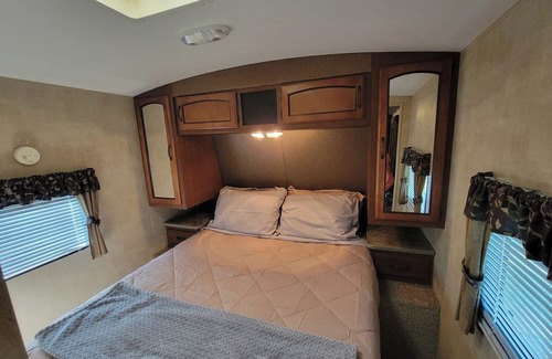 Hollywood Casa | Cozy RV in Hollywood, MD with AC and WiFi for a relaxing stay