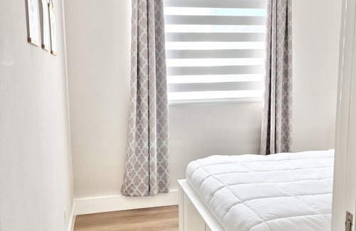 Valley View - Reed Casa | Modern 1Br/1B Guest Suite w/Kitchen, Laundry, AC/Heat, Living Room
