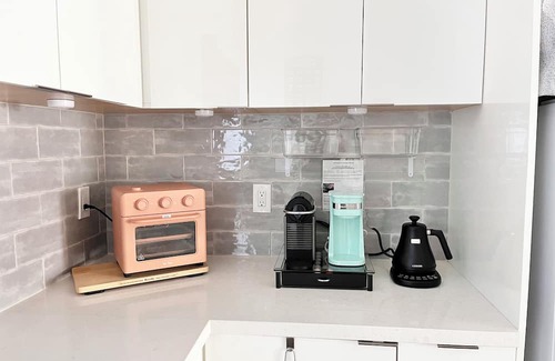 Valley View - Reed Casa | Modern 1Br/1B Guest Suite w/Kitchen, Laundry, AC/Heat, Living Room