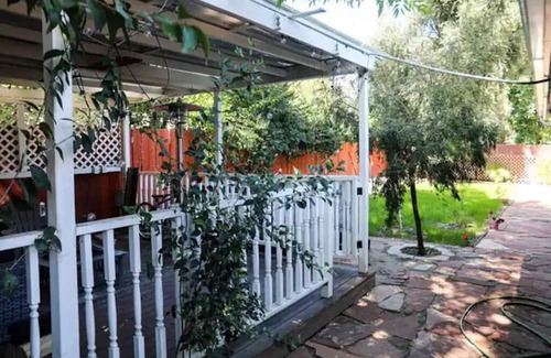 West Hills Casa | Charming 4-bedroom house in quiet family friendly neighborhood
