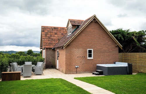Calne Cabaña | Cosy country getaway with a hot tub!