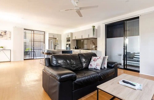 West End Casa | Modern self contained quiet flat in West End