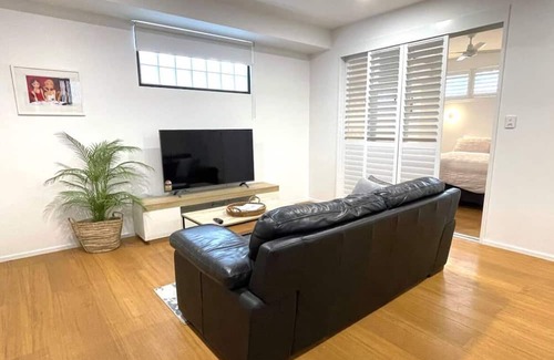 West End Casa | Modern self contained quiet flat in West End