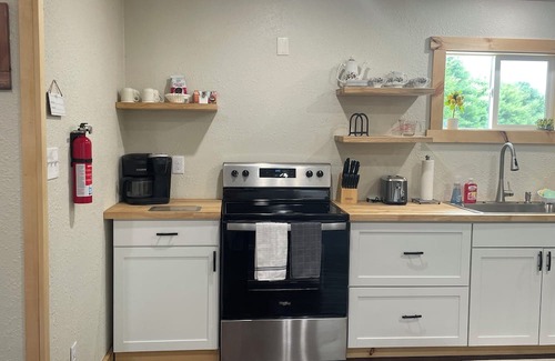 Jamestown Casa | Charming 2-bedroom house with AC and WiFi in Jamestown