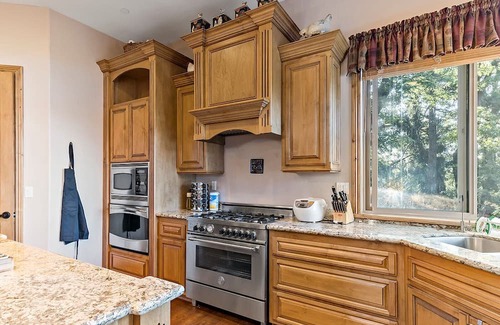 Lake Arrowhead Chalet De Esquí | Enchanted Lakeside Castle 4BR/6BA/2LR 5009SQ FT Hot Tub And Scenic Lake Views